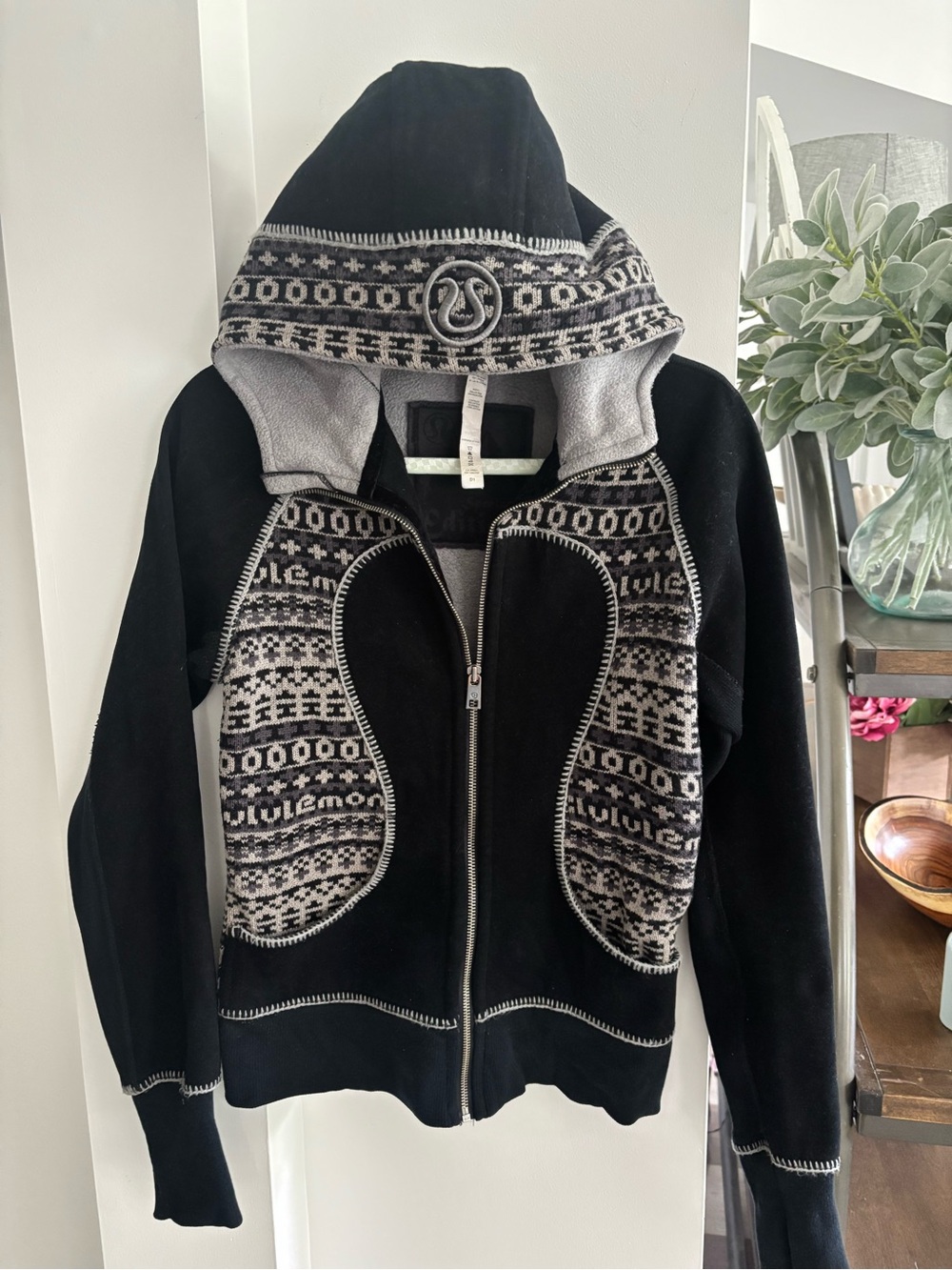 “RARE” lululemon athletica Black and Light Gray Fleece Hoodie